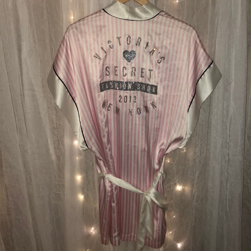 VICTORIAS SECRET 2013 NY fashion show robe.